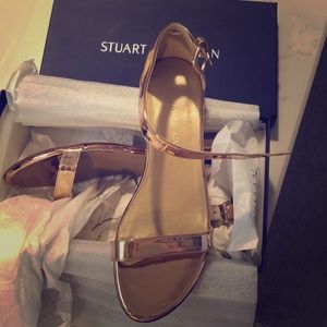 Stuart Weitzman, Nudist flat sandals